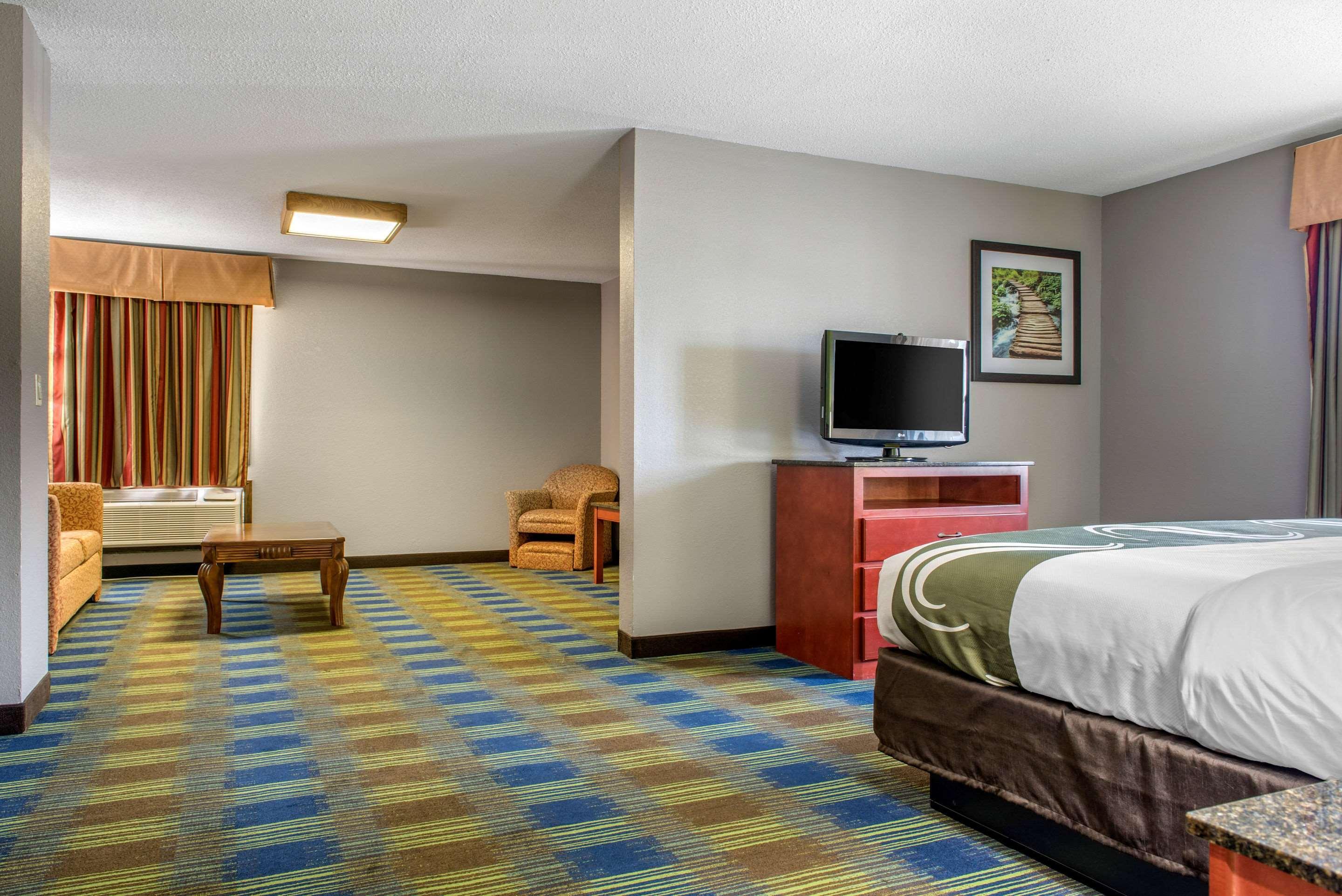 Quality Inn & Suites Bedford West Buitenkant foto