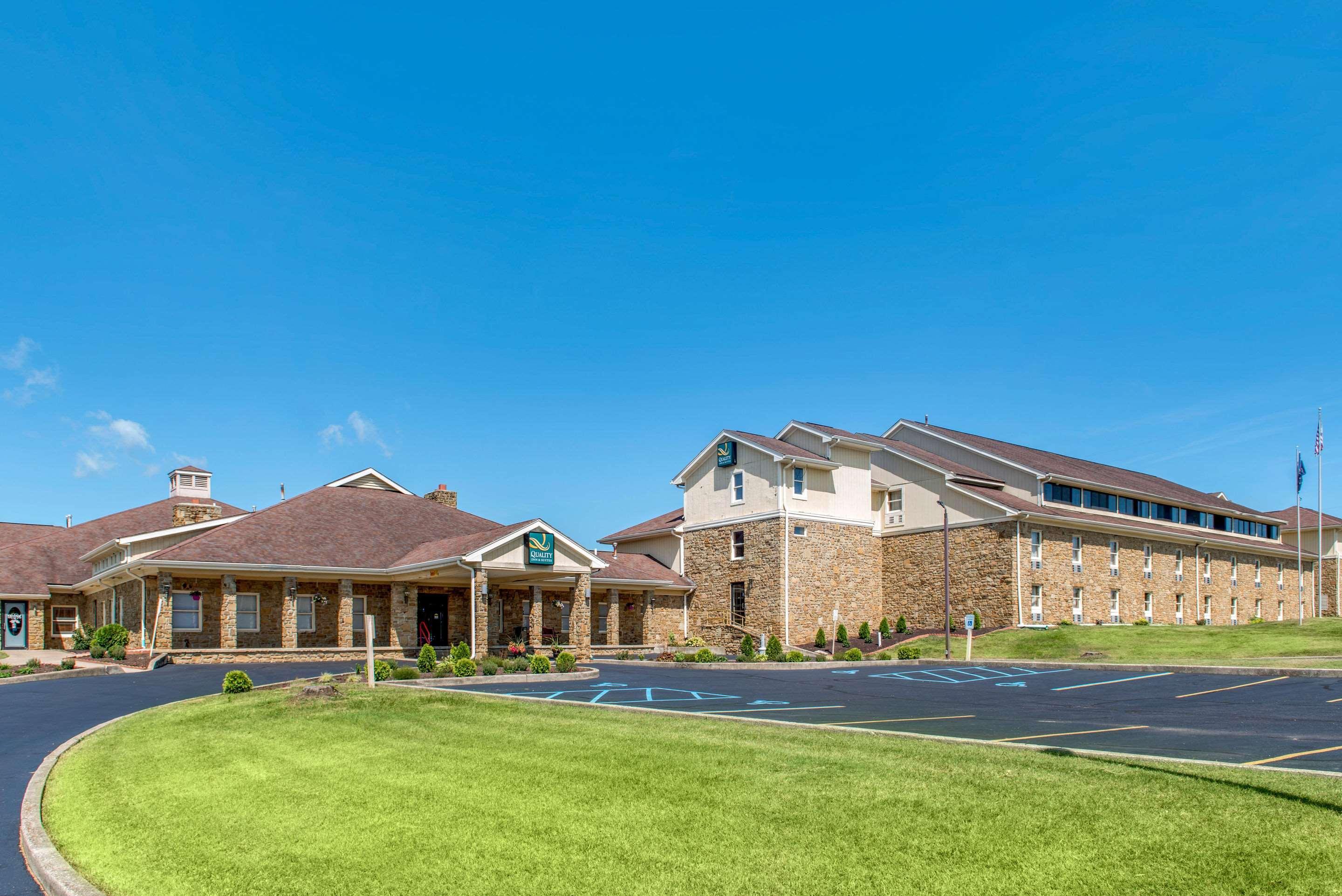 Quality Inn & Suites Bedford West Buitenkant foto