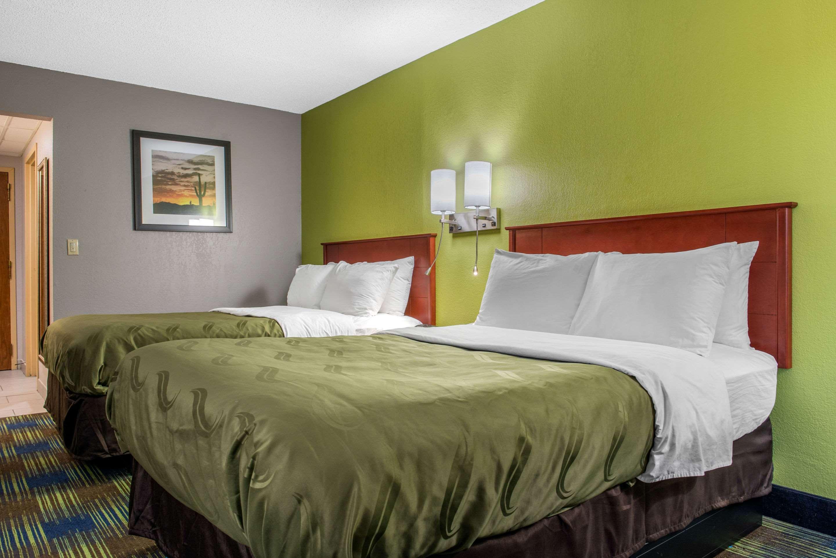 Quality Inn & Suites Bedford West Buitenkant foto