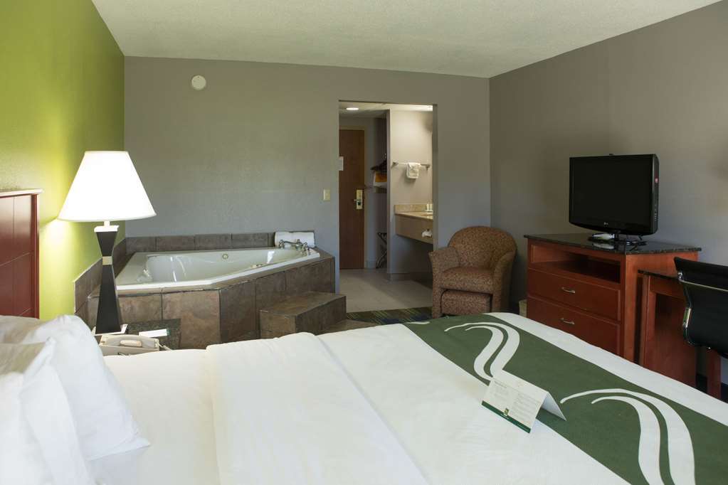 Quality Inn & Suites Bedford West Kamer foto